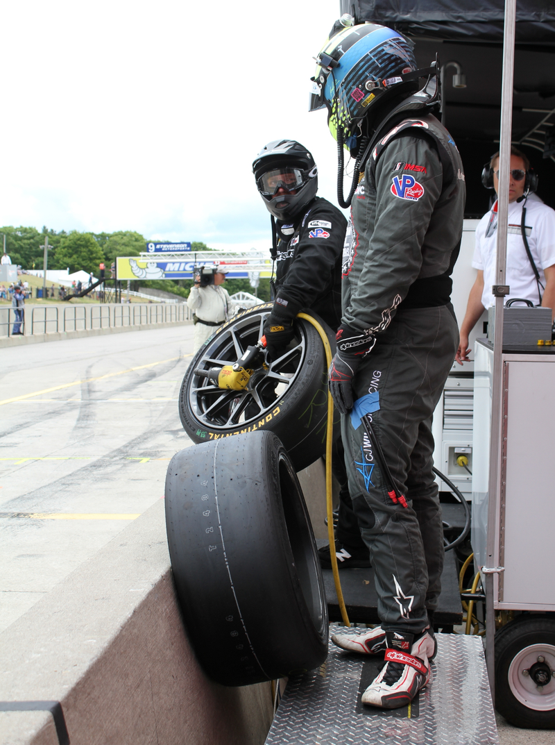 Illustration for article titled A Close-Up Look At All Of The Crazy Action In A Routine Sportscar Pit Stop